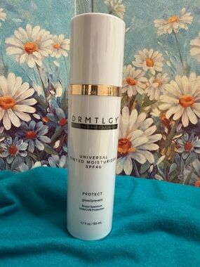 DRMTLGY Universal Tinted Moisturizer SPF46  Glow – Sealed. New.